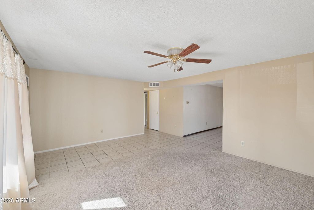 Image 5 of property listing at 4045 W CAMINO ACEQUIA --, Phoenix, AZ 85051