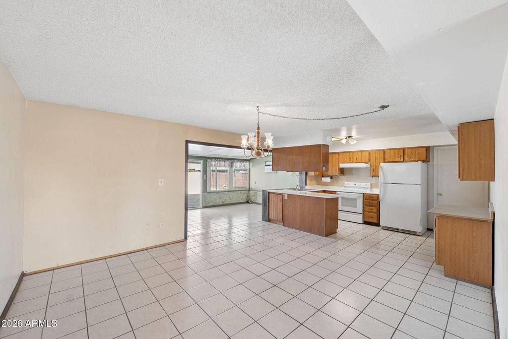 Image 6 of property listing at 4045 W CAMINO ACEQUIA --, Phoenix, AZ 85051