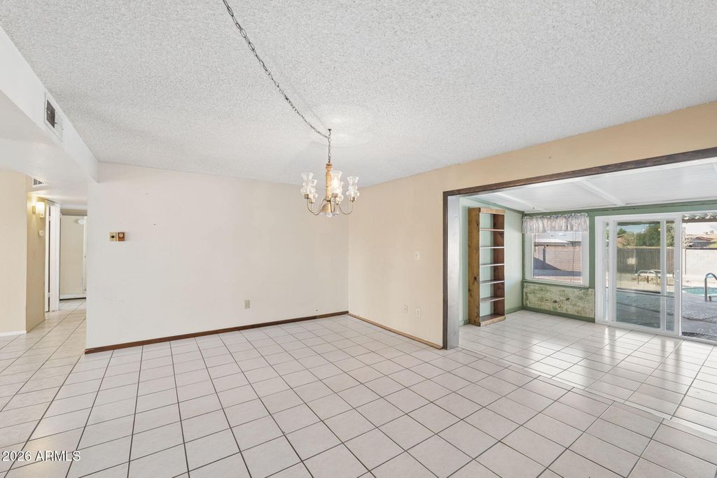 Image 9 of property listing at 4045 W CAMINO ACEQUIA --, Phoenix, AZ 85051