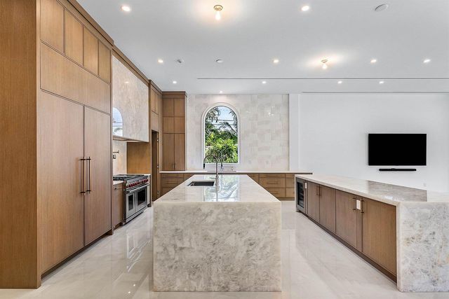 2002 NW 4th Avenue, Delray Beach, FL 33444