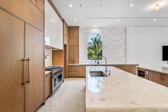 2002 NW 4th Avenue, Delray Beach, FL 33444