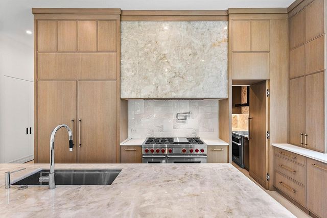 2002 NW 4th Avenue, Delray Beach, FL 33444