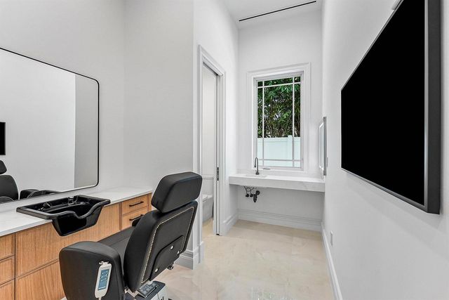 2002 NW 4th Avenue, Delray Beach, FL 33444
