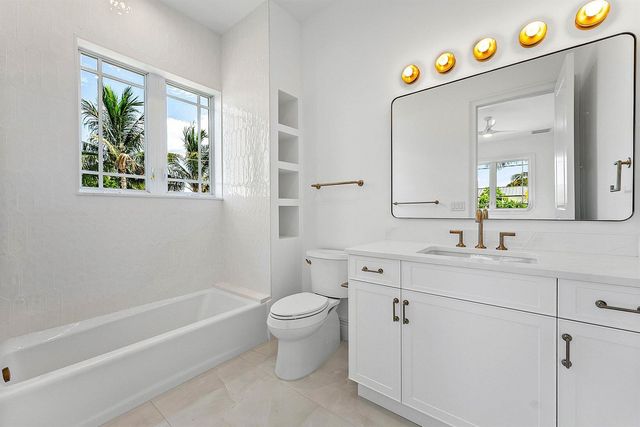 2002 NW 4th Avenue, Delray Beach, FL 33444