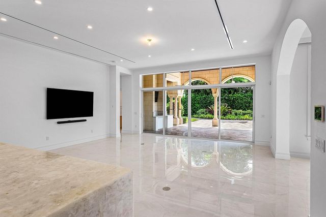 2002 NW 4th Avenue, Delray Beach, FL 33444