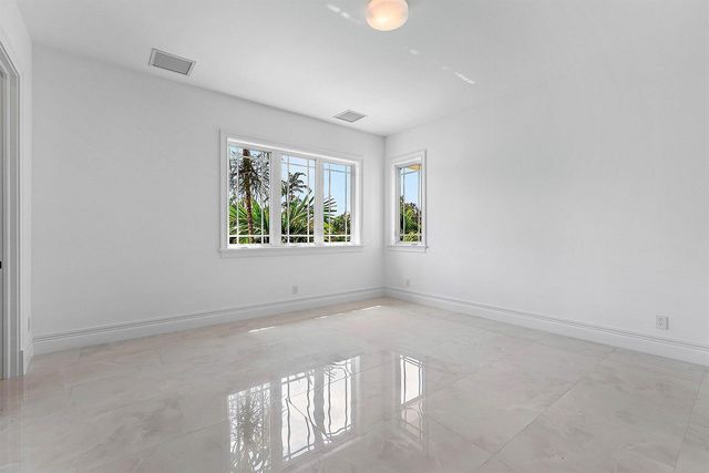 2002 NW 4th Avenue, Delray Beach, FL 33444