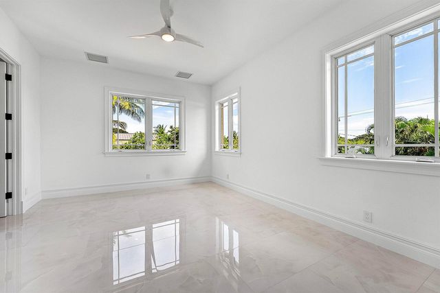 2002 NW 4th Avenue, Delray Beach, FL 33444