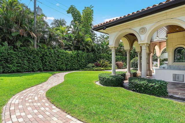 2002 NW 4th Avenue, Delray Beach, FL 33444