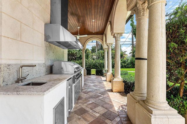 2002 NW 4th Avenue, Delray Beach, FL 33444