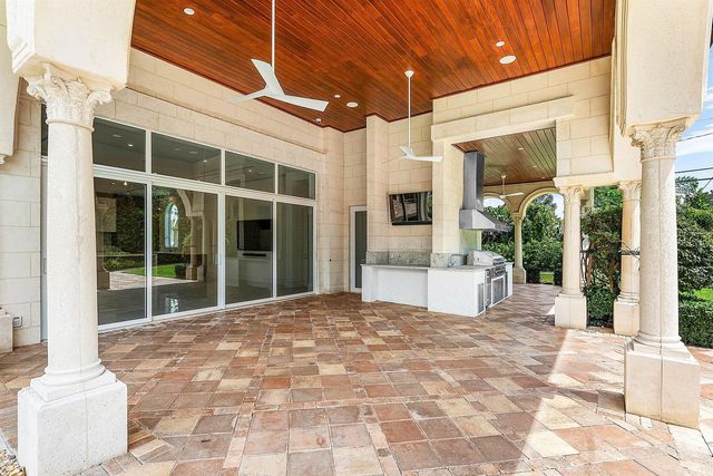 2002 NW 4th Avenue, Delray Beach, FL 33444