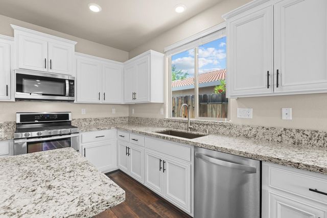 910 Lazy Trail Dr, Rocklin, CA 95765