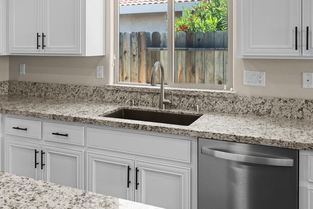 910 Lazy Trail Dr, Rocklin, CA 95765
