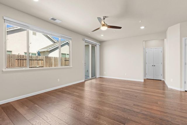 910 Lazy Trail Dr, Rocklin, CA 95765