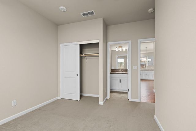 910 Lazy Trail Dr, Rocklin, CA 95765