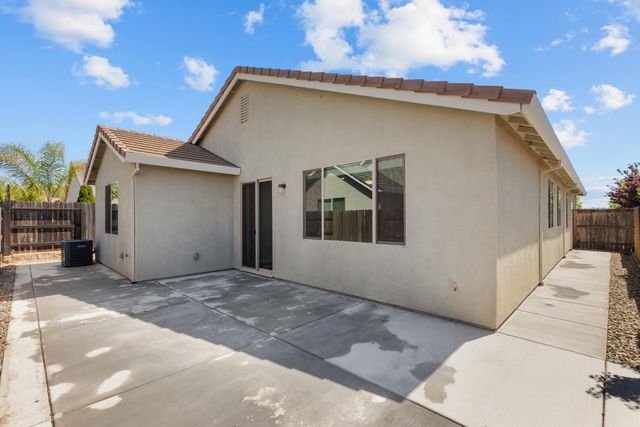 910 Lazy Trail Dr, Rocklin, CA 95765