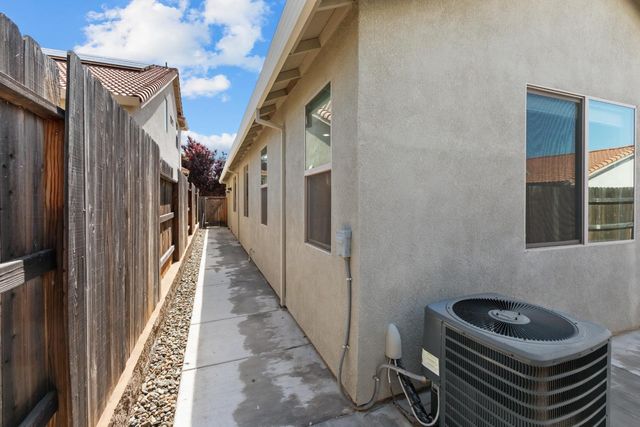 910 Lazy Trail Dr, Rocklin, CA 95765