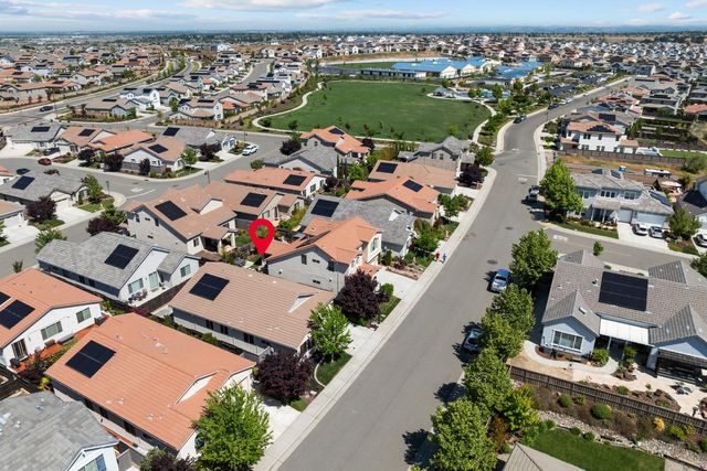 910 Lazy Trail Dr, Rocklin, CA 95765