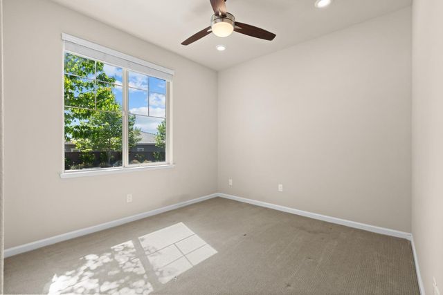910 Lazy Trail Dr, Rocklin, CA 95765