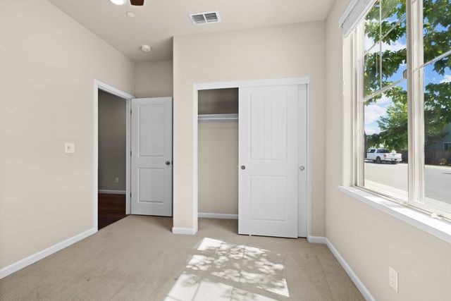 910 Lazy Trail Dr, Rocklin, CA 95765