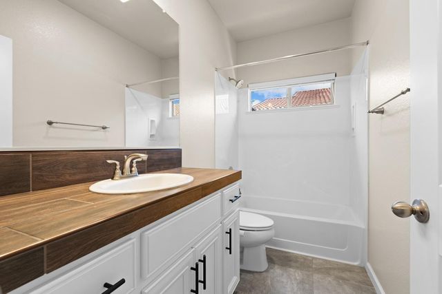 910 Lazy Trail Dr, Rocklin, CA 95765