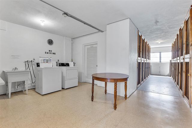 2050 NE 39th Street N202, Lighthouse Point, FL 33064