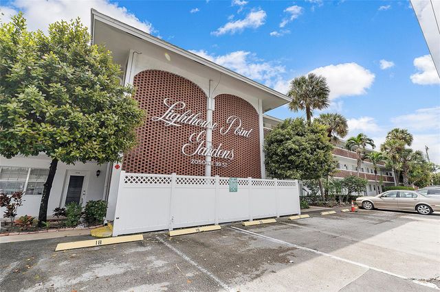 2050 NE 39th Street N202, Lighthouse Point, FL 33064