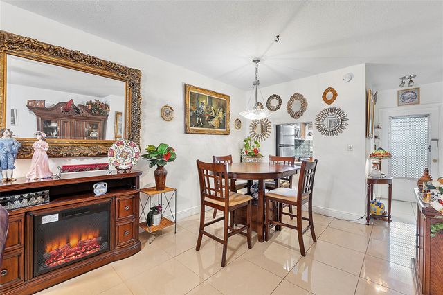 2050 NE 39th Street N202, Lighthouse Point, FL 33064