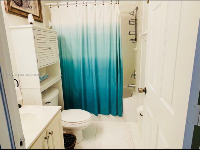 940 NE 34th Ave 203, Homestead, FL 33033