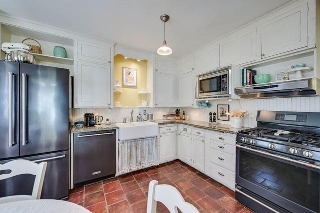 1902 Pinehurst Avenue, Saint Paul, MN 55116