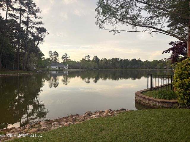4 Spring Lake Point, Pearl, MS 39208