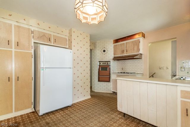 73 E Parkleigh Drive, Seven Hills, OH 44131