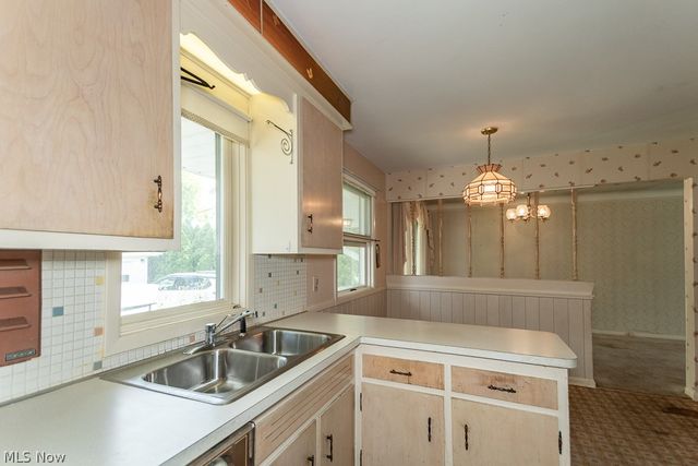 73 E Parkleigh Drive, Seven Hills, OH 44131