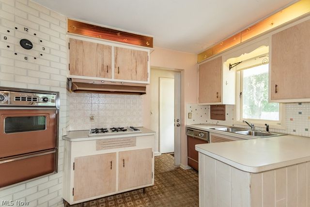 73 E Parkleigh Drive, Seven Hills, OH 44131