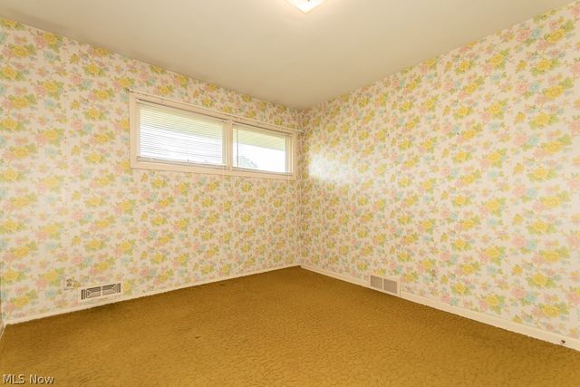 73 E Parkleigh Drive, Seven Hills, OH 44131