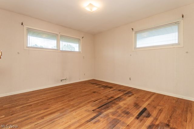 73 E Parkleigh Drive, Seven Hills, OH 44131