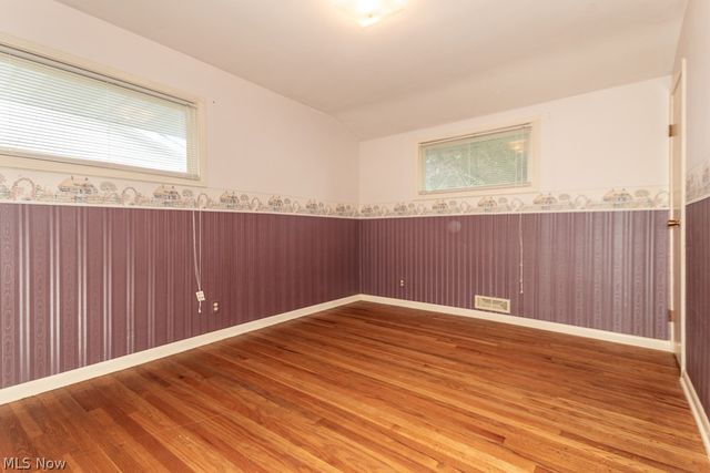 73 E Parkleigh Drive, Seven Hills, OH 44131