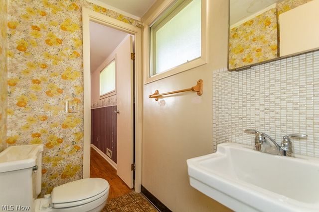 73 E Parkleigh Drive, Seven Hills, OH 44131