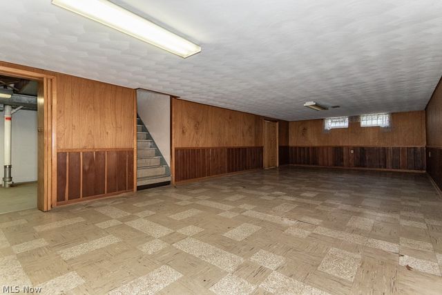 73 E Parkleigh Drive, Seven Hills, OH 44131