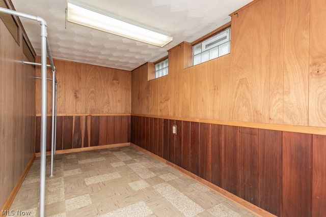 73 E Parkleigh Drive, Seven Hills, OH 44131
