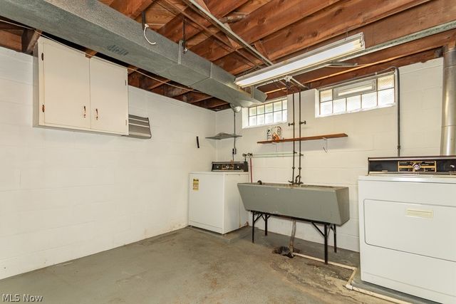 73 E Parkleigh Drive, Seven Hills, OH 44131