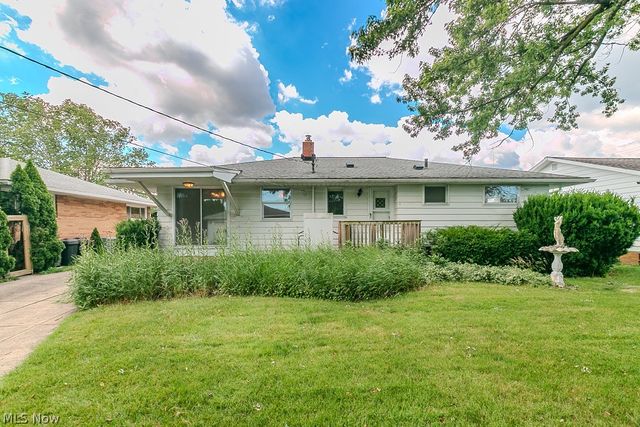 73 E Parkleigh Drive, Seven Hills, OH 44131