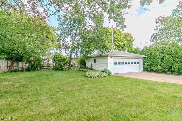 73 E Parkleigh Drive, Seven Hills, OH 44131