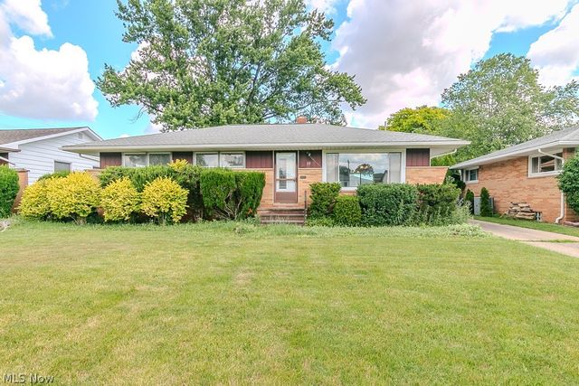 73 E Parkleigh Drive, Seven Hills, OH 44131