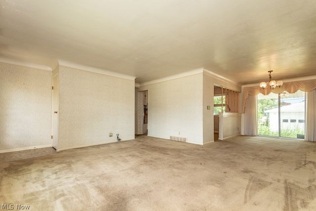 73 E Parkleigh Drive, Seven Hills, OH 44131