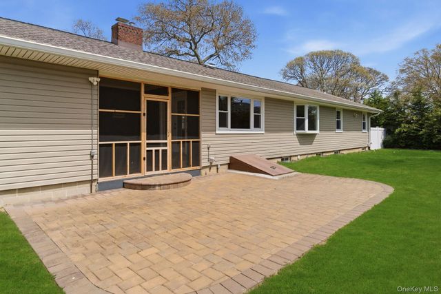 22 Wiggins Street, Ronkonkoma, NY 11779