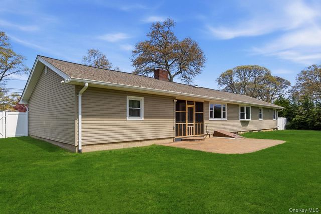 22 Wiggins Street, Ronkonkoma, NY 11779