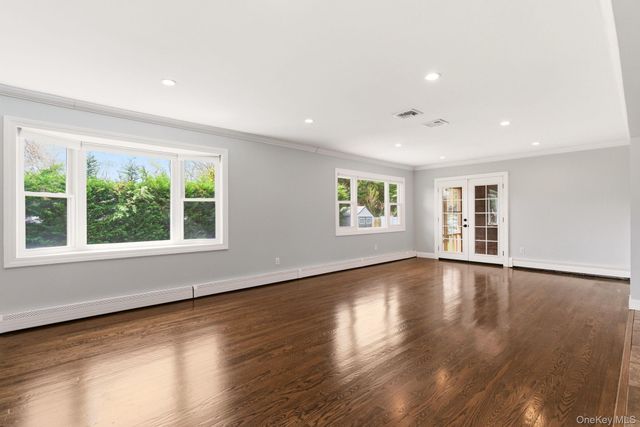 22 Wiggins Street, Ronkonkoma, NY 11779