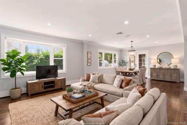 22 Wiggins Street, Ronkonkoma, NY 11779