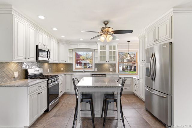 22 Wiggins Street, Ronkonkoma, NY 11779