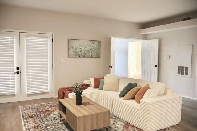 4900 Floyd Street 10, Houston, TX 77007